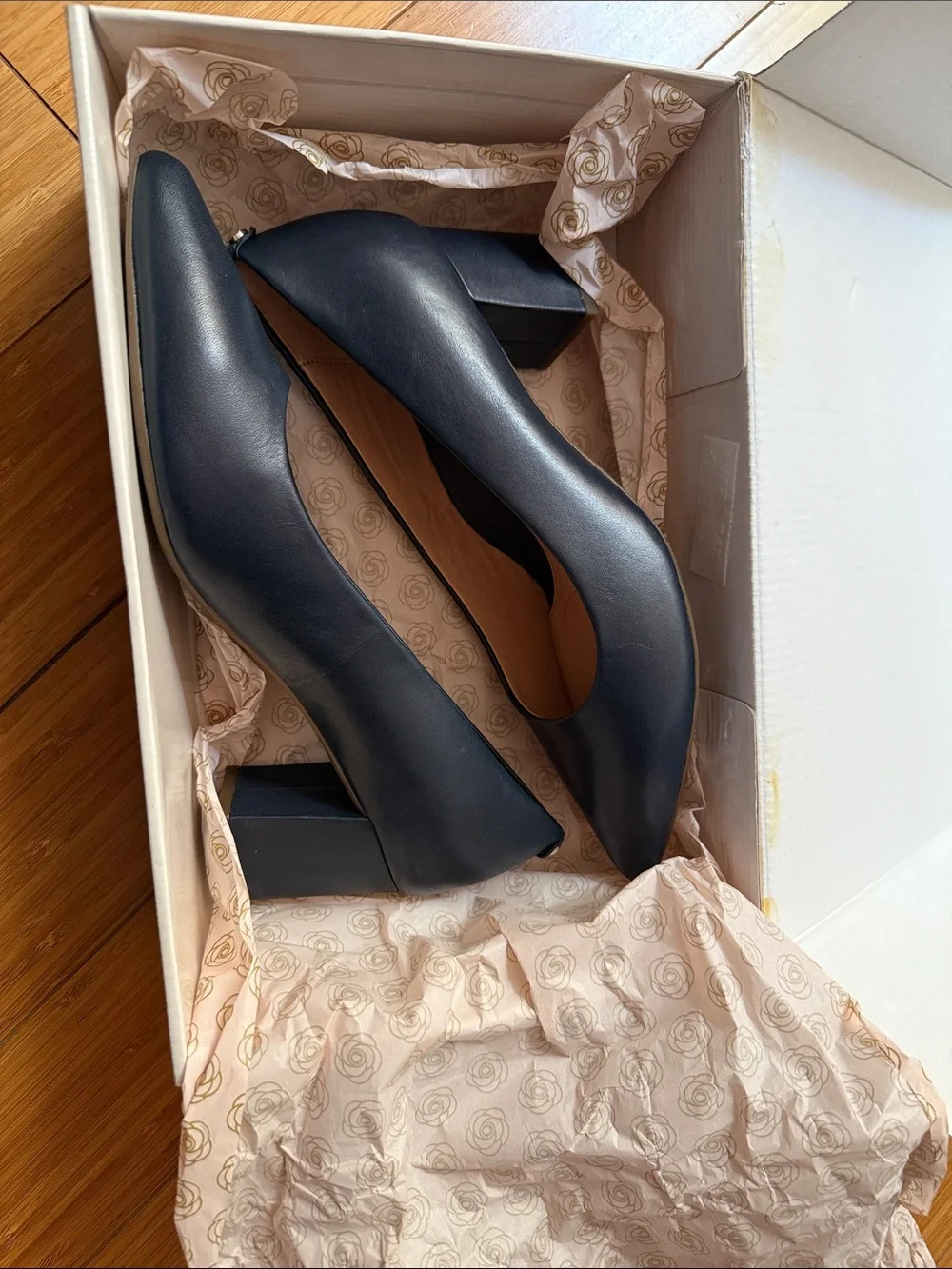 NIB NWT Taryn Rose “Midnight” Leather Pointed Block Heel Pumps